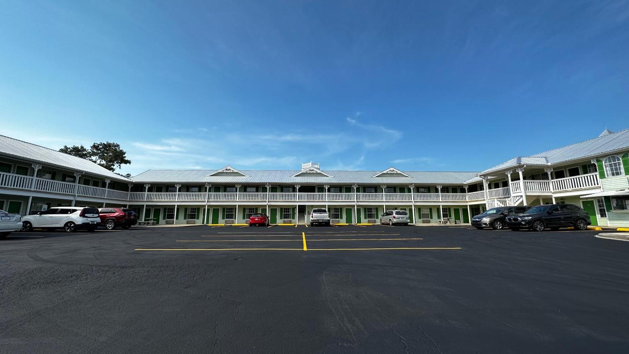 Key West Inn - Chatsworth Экстерьер фото
