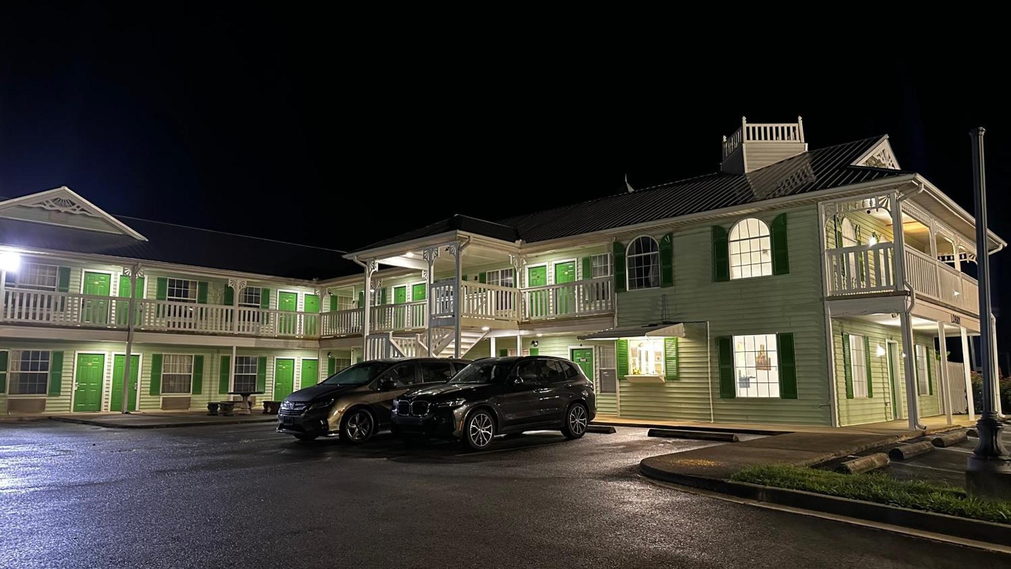 Key West Inn - Chatsworth Экстерьер фото