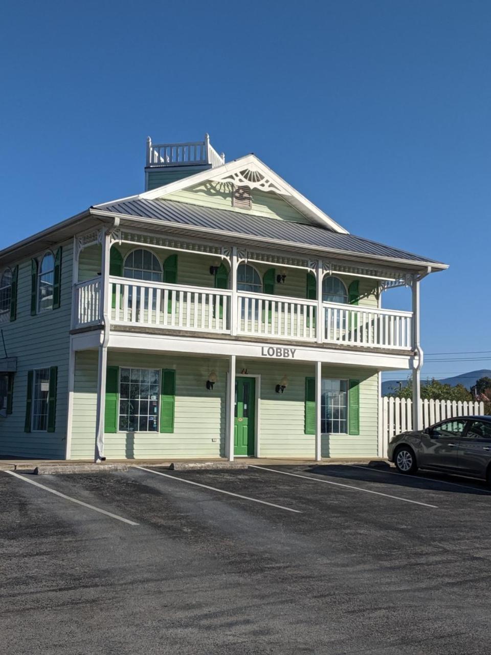 Key West Inn - Chatsworth Экстерьер фото